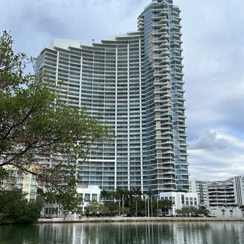 Paramount Bay - Condominiums Near Me - Miami, Florida