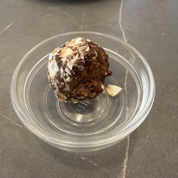 Capital One Landing at DCA - Dessert option in the lounge - Airport Lounges Near Me - Arlington, Virginia