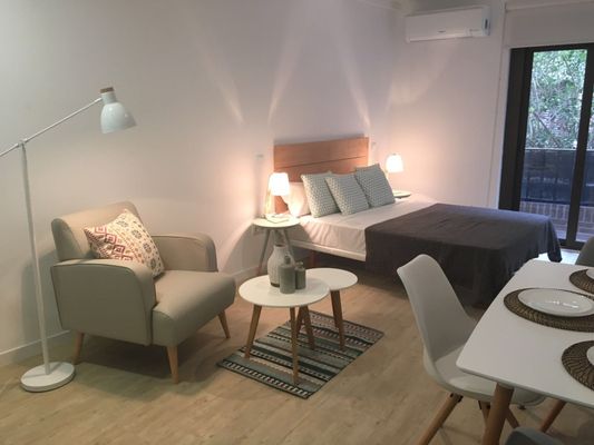 L & H Latina by null