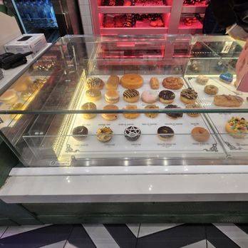 Voodoo Doughnut - Options in 3D - Bakeries Near Me - Orlando, Florida Voodoo Doughnut - Options in 3D - Bakeries Near Me - Orlando, Florida
