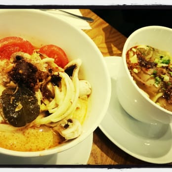 Jou San - Udon soup (left) yellow egf noodle (right) both very deligious :-) - Dim Sum Near Me - Malmö, M