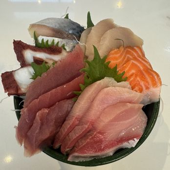 Eiko's - Oxbow - Sashimi sampler - Sushi Bars Near Me - Napa, California