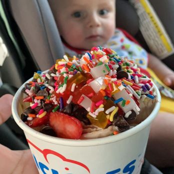 ICICLES - Rock N' Roll with Strawberries, Rainbow Jelly, Rainbow Sprinkles, & Chocolate Chips. Delicious ! - Ice Cream & Frozen Yogurt Near Me - Gilroy, California