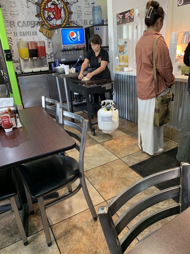 EL CAPITAN Mariscos y Taqueria