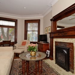 Annex Garden B&B - Murray Living Room/Fireplace
