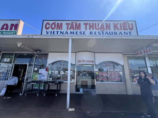 Cơm Tấm Thuận Kiều by null