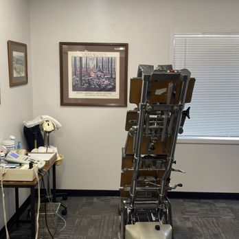 Elcenko Chiropractic Noble Elcenko DC - Equipment... - Chiropractors Near Me - Antioch, California Elcenko Chiropractic Noble Elcenko DC - Equipment... - Chiropractors Near Me - Antioch, California