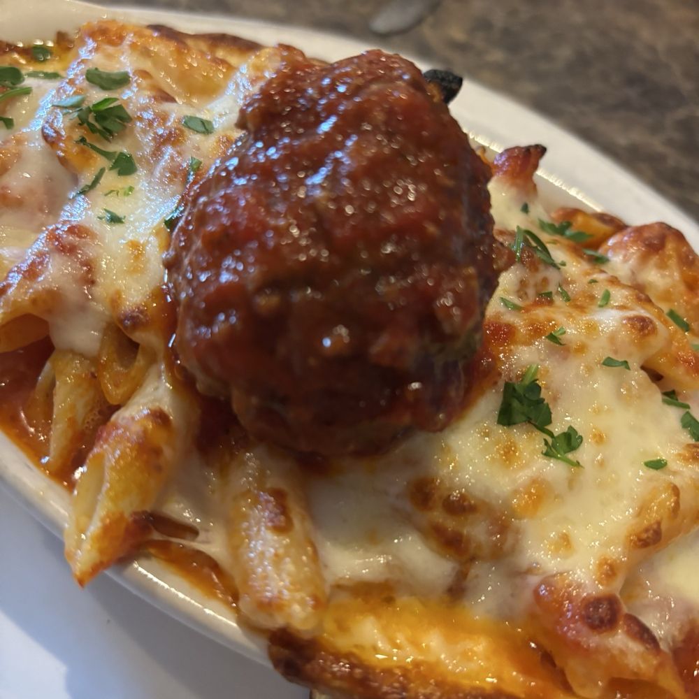 Luigi's Italian Bistro - Pizza Near Me - Green Bay, Wisconsin