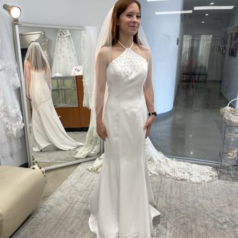 Dream on Bridal Outlet - Informal wedding gown - Bridal Near Me - Brea, California Dream on Bridal Outlet - Informal wedding gown - Bridal Near Me - Brea, California