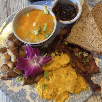 Farmhouse Blakeslee - Farmhouse breakfast - New American Near Me - Blakeslee, Pennsylvania