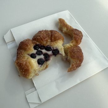 % Arabica - Blueberry cheese danish. Coated in too much sugary glaze and completely stale - Coffee & Tea Near Me - Brooklyn, New York