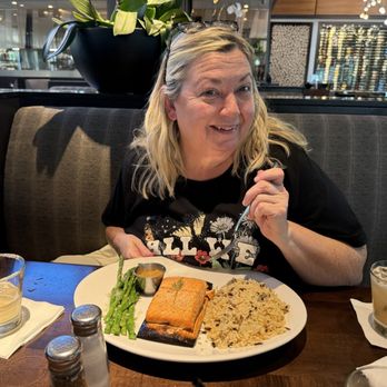 Kaluz - Wellington - Cedar Plank Salmon - New American Near Me - Wellington, Florida