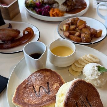 Westman Cafe - Soufflé pancakes - Cafes Near Me - Urban Honolulu, Hawaii
