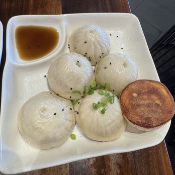 Kungfu Kitchen - Shanghai Pan Pan-Fried Pork Dumplings - Dim Sum Near Me - Orlando, Florida