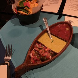 Table chips and salsa