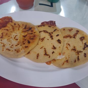 El Buen Gusto Restaurant - Far left pork and cheese pupusa with 2 cheese pupusas on the right - Salvadoran Near Me - Los Angeles, California El Buen Gusto Restaurant - Far left pork and cheese pupusa with 2 cheese pupusas on the right - Salvadoran Near Me - Los Angeles, California