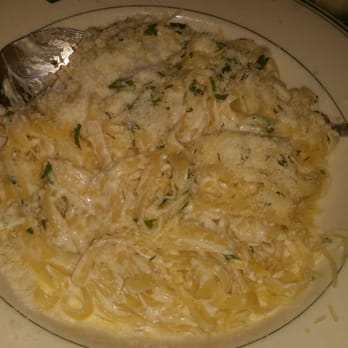 Giordano's Restaurant - Fettuccine Alfredo - Pizza Near Me - Oak Bluffs, Massachusetts