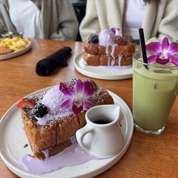 Wonderland Ocean Pub - Ube French Toast - New American Near Me - San Diego, California Wonderland Ocean Pub - Ube French Toast - New American Near Me - San Diego, California