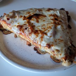 Poss - Pizza Trento: tomato, mozzarella, speck and smoked scamorza cheese