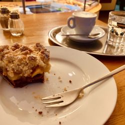 Café Schuntner - ...plus a macchiato mit Hafer Milch (no upcharges for dairy alternatives--get it together, USA!!!)