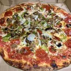 Mamma Mia Pizzeria - 5 topping special well done
