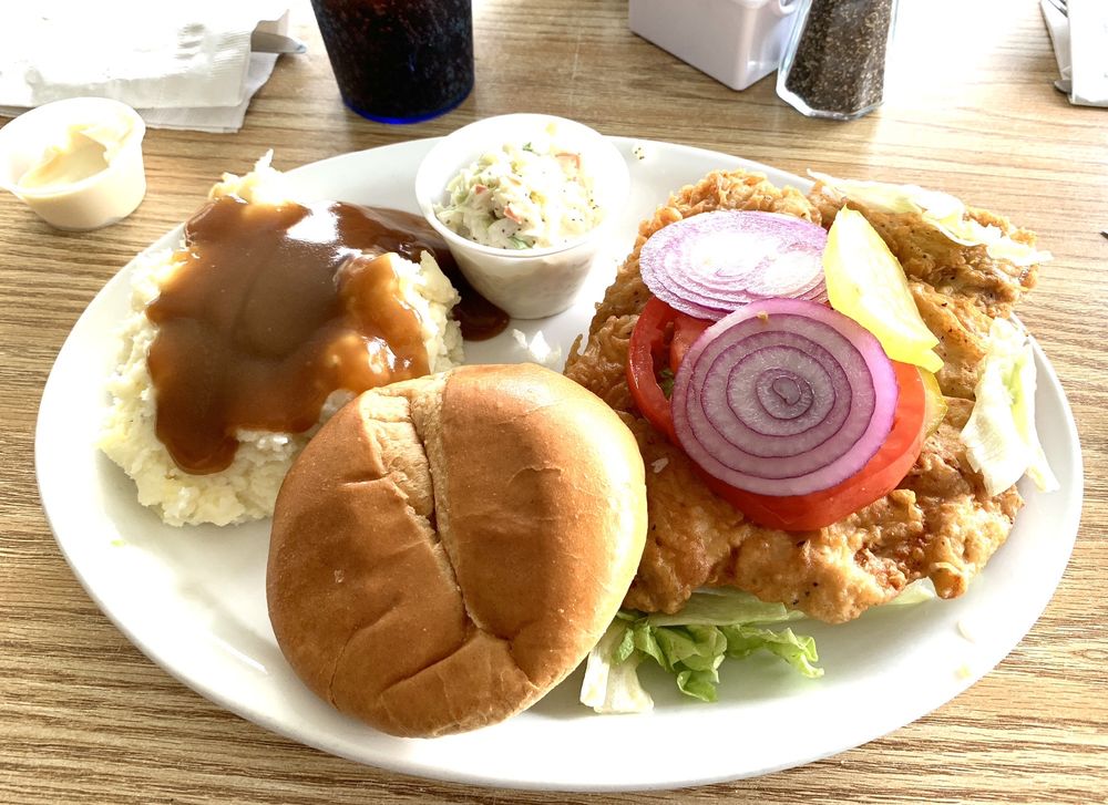 RIVER’S EDGE INN Updated October 2024 18 Photos & 28 Reviews 2303