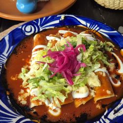 La Cueva de Don Cenobio - Red enchiladas