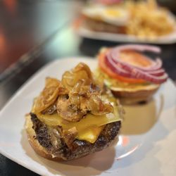 Kuma's Corner - Neurosis burger