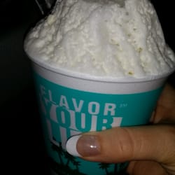 Bahama Buck's - Wedding cake with cream
