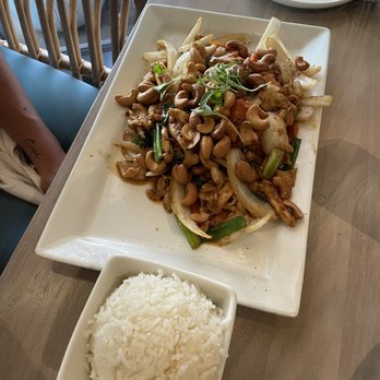 Ka Thai - Cashew Chicken Stir Fry - Thai Near Me - Dallas, Texas