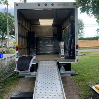 2 Young Studs Moving - Everything protected. Blankets, wrap, tool box, water bottle. All the necessary supplies for a safe move. - Movers Near Me 2 Young Studs Moving - Everything protected. Blankets, wrap, tool box, water bottle. All the necessary supplies for a safe move. - Movers Near Me
