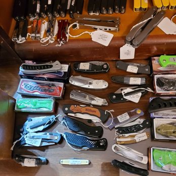 River Village Shoppe - Lots of pocket knives - Antiques Near Me - New Richmond, Ohio River Village Shoppe - Lots of pocket knives - Antiques Near Me - New Richmond, Ohio
