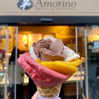 Amorino - Strawberry, mango, l'inimitabile, hazelnut, pistachio, and blueberry cheesecake - Desserts Near Me - Brussels, BRU