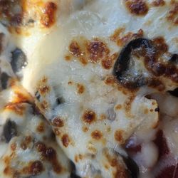 Pizza Hut - personal pizza (max. 2 toppings)