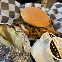 Big Blue Smokehouse - Pulled pork