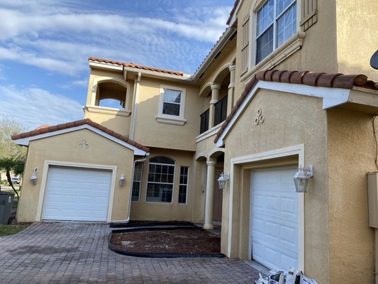 Licensed & Insured - Expert & Professional Services 

11 Years Experience

Industry Leading Materials

Licensed & Insured

Free Estimates