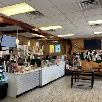 Y Bubble - Front register and seating area. - Bubble Tea Near Me - San Antonio, Texas Y Bubble - Front register and seating area. - Bubble Tea Near Me - San Antonio, Texas
