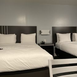 The Pacific Inn - Here are the beds
