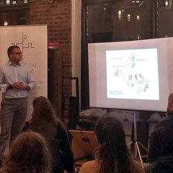 Tanuj Palvia, MD - Dr. Palvia giving a Regenerative Medicine & Stem Cell Therapy seminar.
