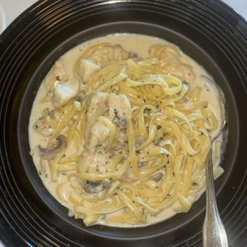 Bella Italia - Chicken Chicken Fettuccine Alfredo - Italian Near Me - Modesto, California