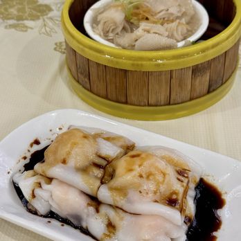 Grand Jade Banquet - Steamed Shrimp Rice Roll (front), Steamed Beef Tripe (back) - Cantonese Near Me - Flushing, New York