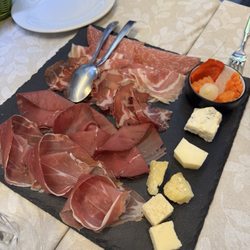 Barchetta - Cheese & meat board