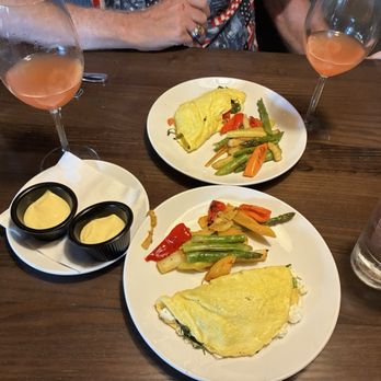 Thirsty Lion - Omelette with feta, spinach, diced tomatoes and hollidaise sauce on side-blood orange mimosas almost gone - American Near Me - Dallas, Texas Thirsty Lion - Omelette with feta, spinach, diced tomatoes and hollidaise sauce on side-blood orange mimosas almost gone - American Near Me - Dallas, Texas