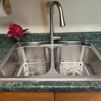 1-Tom-Plumber - Here's my new sink and faucet (the sprayer is now attached to the faucet) - Plumbing Near Me - Eastlake, Ohio 1-Tom-Plumber - Here's my new sink and faucet (the sprayer is now attached to the faucet) - Plumbing Near Me - Eastlake, Ohio