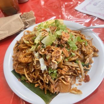 Curry Leaves Bistro - Mee Goreng (Seafood) - Malaysian Near Me - Pleasanton, California
