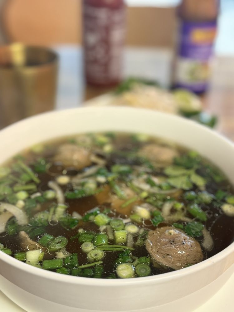 Thành Tâm Sandwiches and Treats Logo