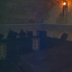 Le Grand Hammam de Bordeaux - Salon avec plafond voûté et lumières tamisées en attendant notre divin massage.