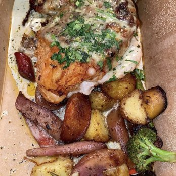 NINE18 - Chicken supreme - American Near Me - Brampton, Ontario