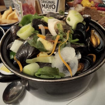Houtsiplou - 1 kg of mussels with white wine and leeks. Delicious and massive! - Belgian Near Me - Brussels, BRU Houtsiplou - 1 kg of mussels with white wine and leeks. Delicious and massive! - Belgian Near Me - Brussels, BRU