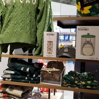 Box Lunch - Men's Clothing Near Me - Sunrise, Florida